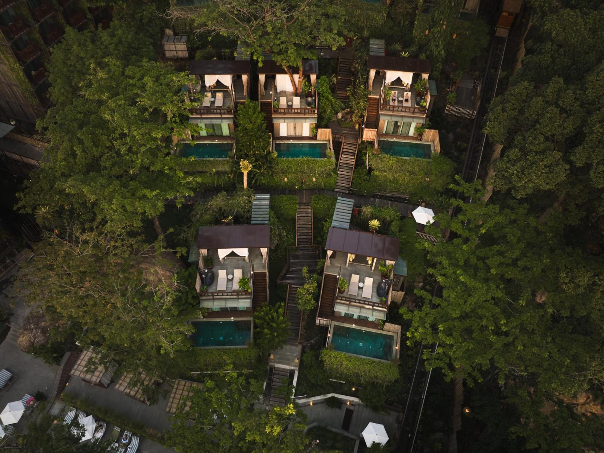 Dinso Resort & Villas Phuket, Vignette Collection By Ihg Patong Luaran gambar Aerial view of the resort
